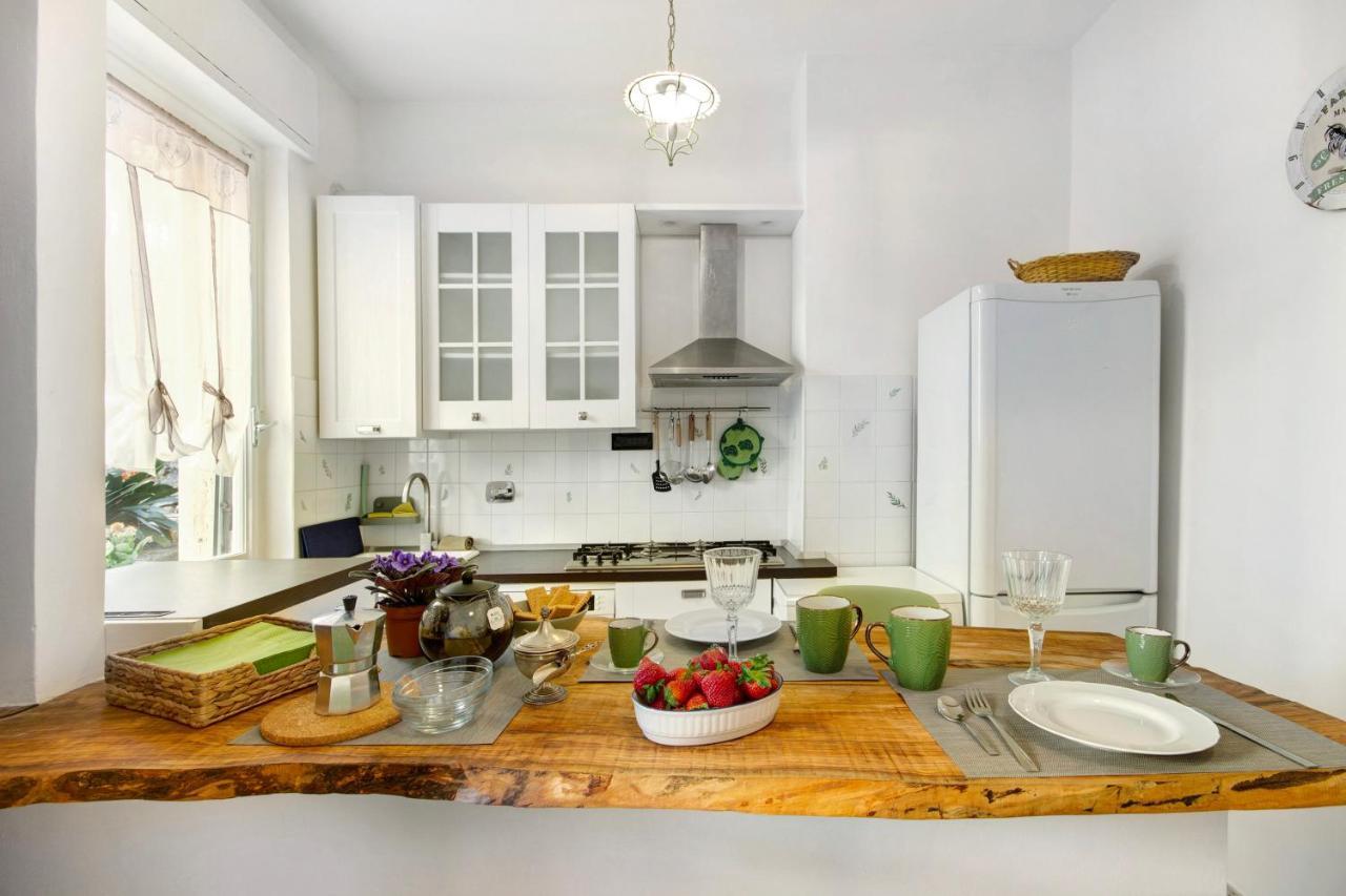 Lo Scoglio Apartment *